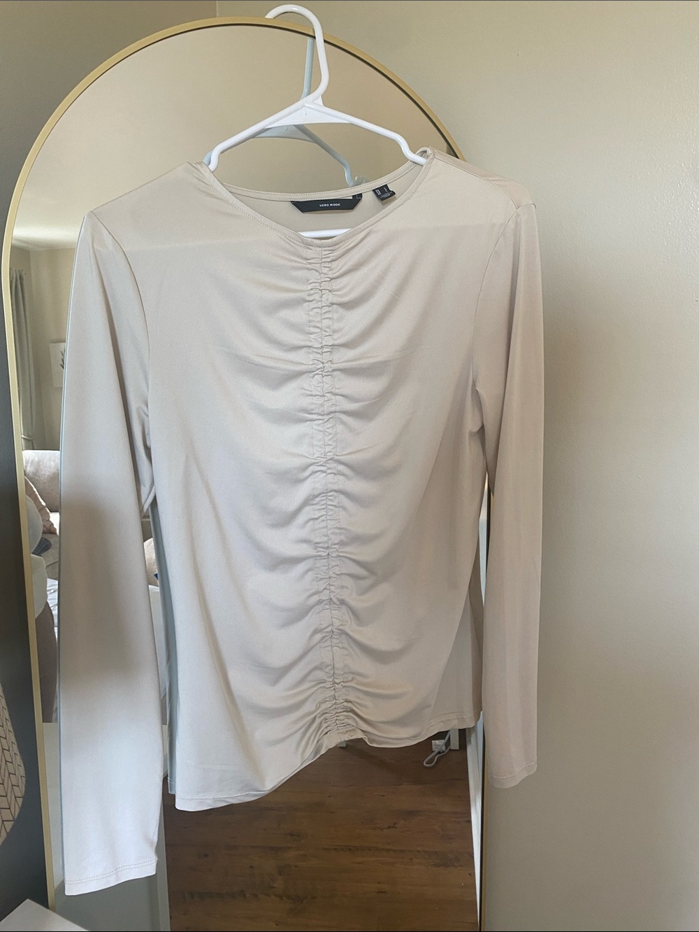 Vero Moda Center-Ruched Long Sleeve Top - Light Beige